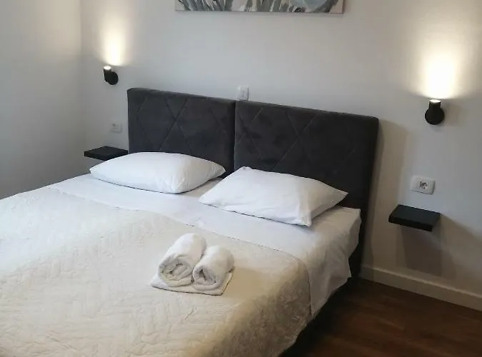 D-apartmentst Σπλιτ